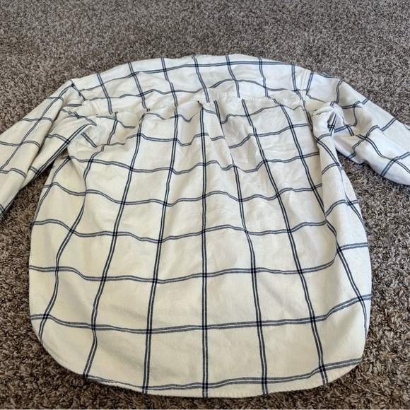 Universal Thread Oversized Button-Down Flannel - Picture 3 of 3